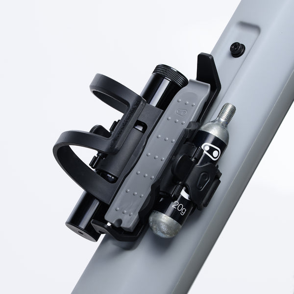 Crankbrothers Multi-tool S.O.S. BC18 - työkalusetti ja sivusta ladattava pulloteline