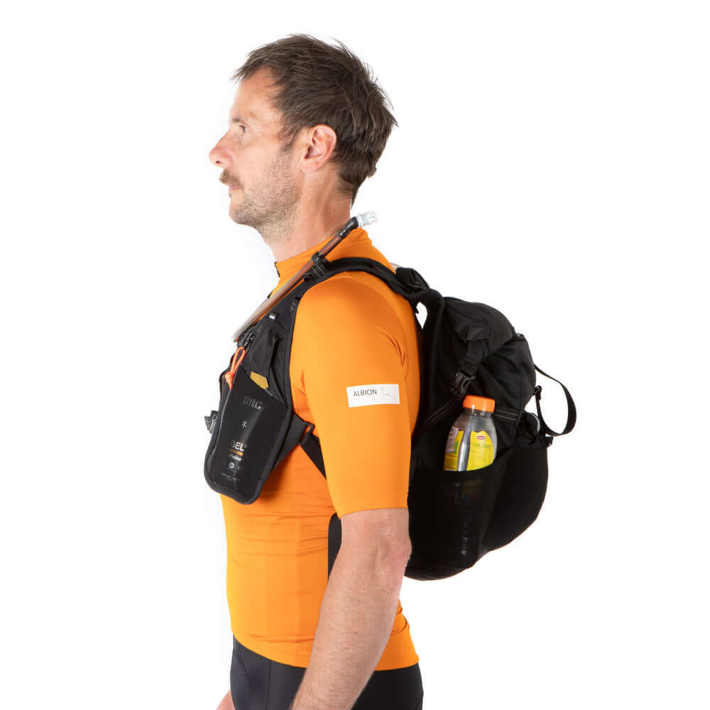 Restrap Rolltop Hydration Vest - juomareppu 2 L rakolla ja 14 L kuormatilalla